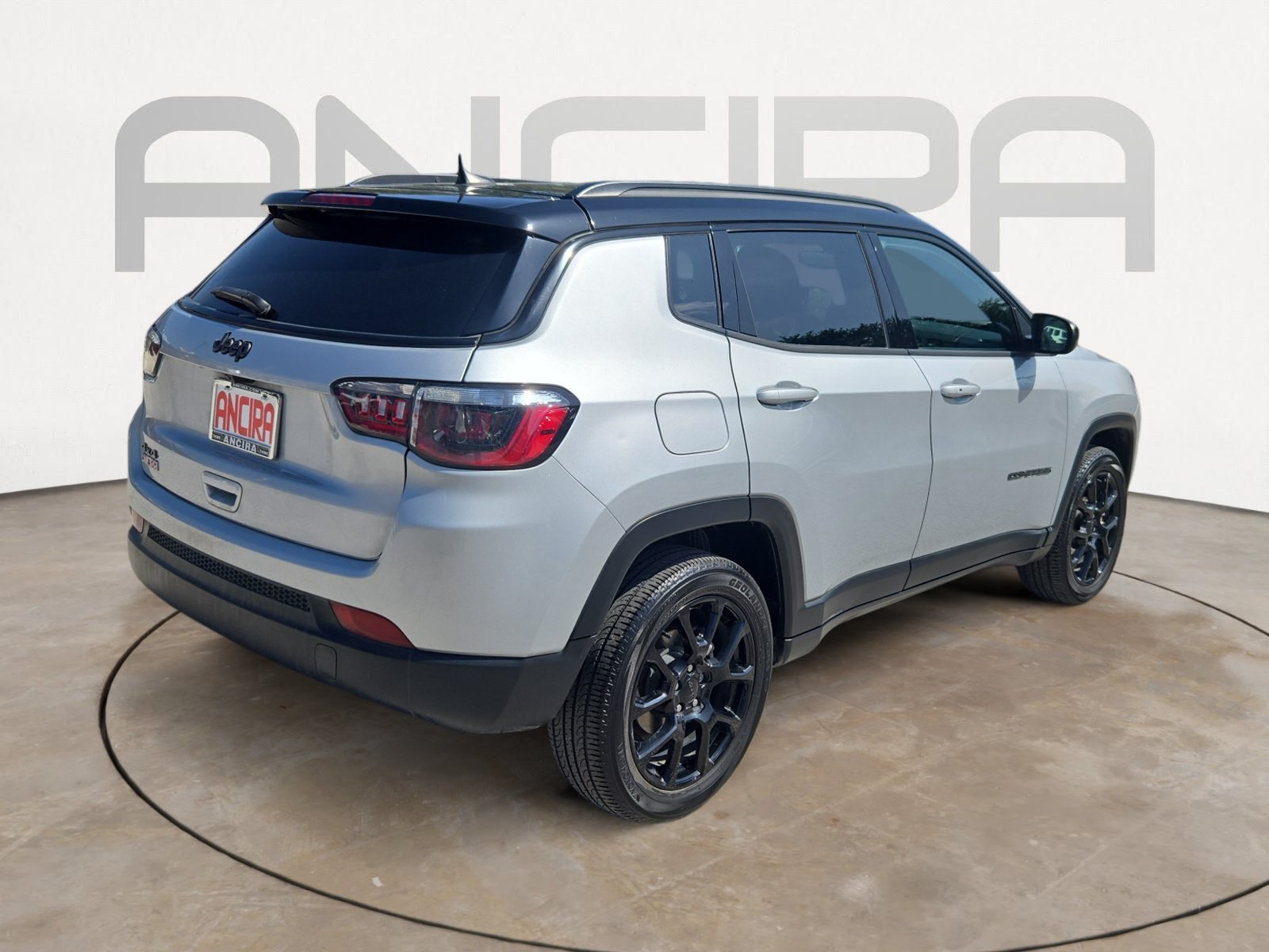 Used 2024 Silver Zynith Metallic Clearcoat Jeep Latitude image 10