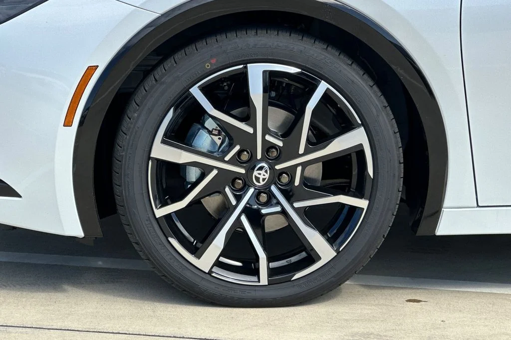 New 2027 Wind Chill Pearl <sup>1</sup> Toyota  XSE image 31