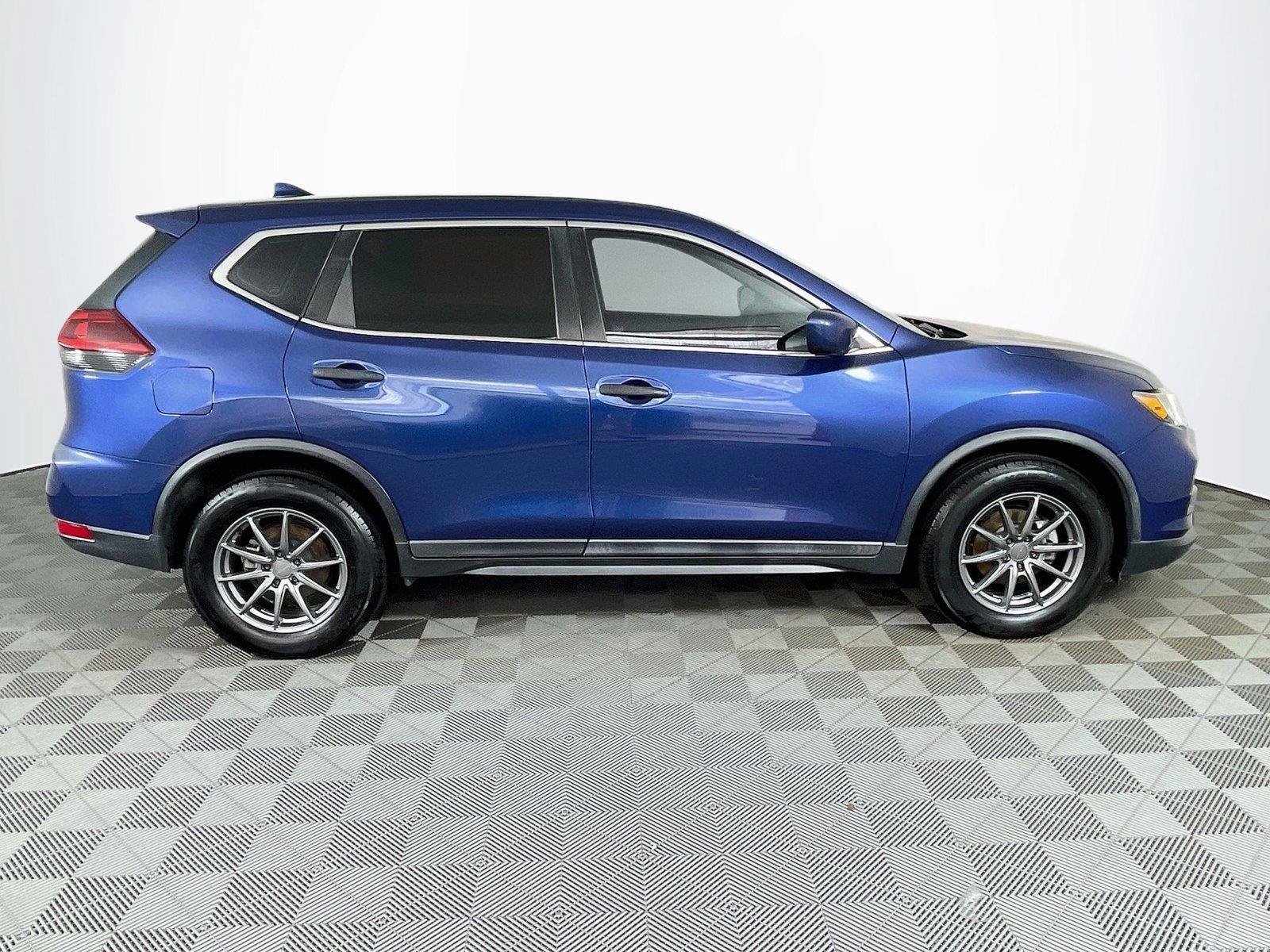 Used 2020 Caspian Blue Metallic Nissan S image 10