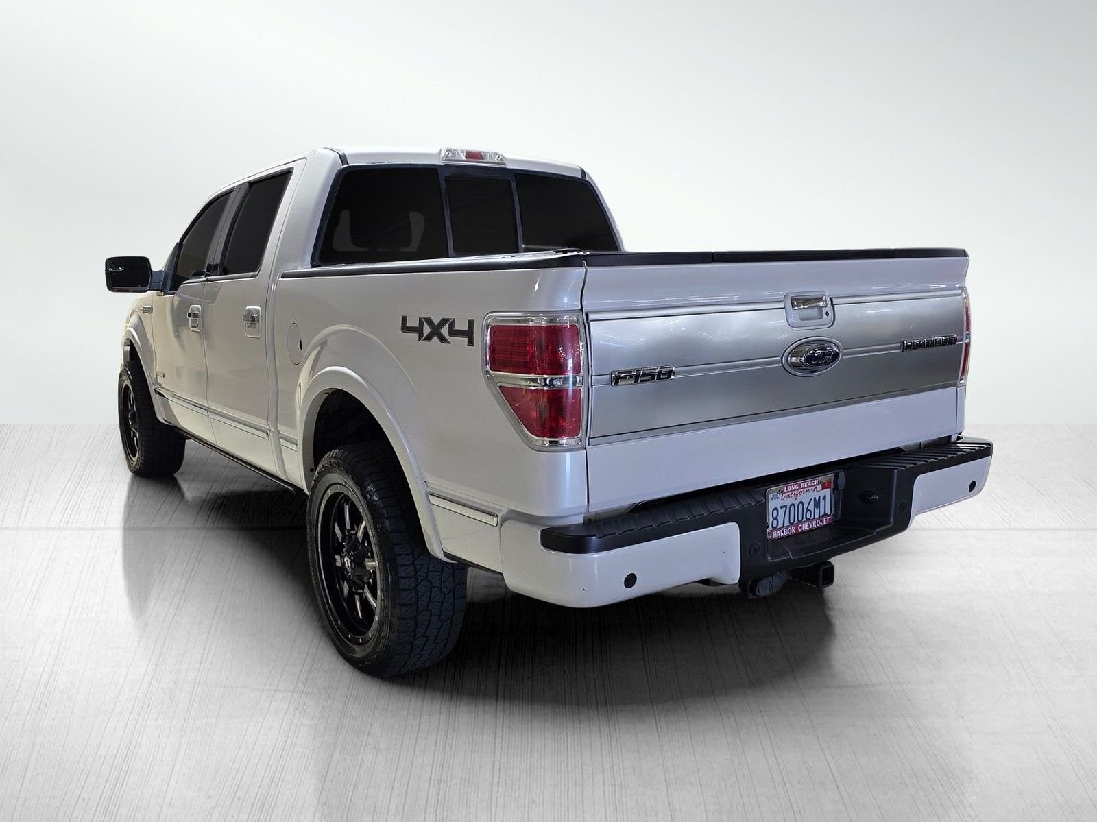 Used 2013 White Platinum Clearcoat Metallic Ford Platinum image 5