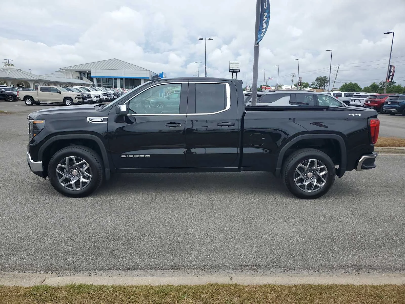 New 2026 Onyx Black GMC SLE image 2