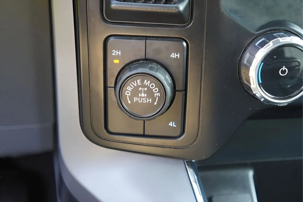 Used 2024 Avalanche Ford XLT image 28