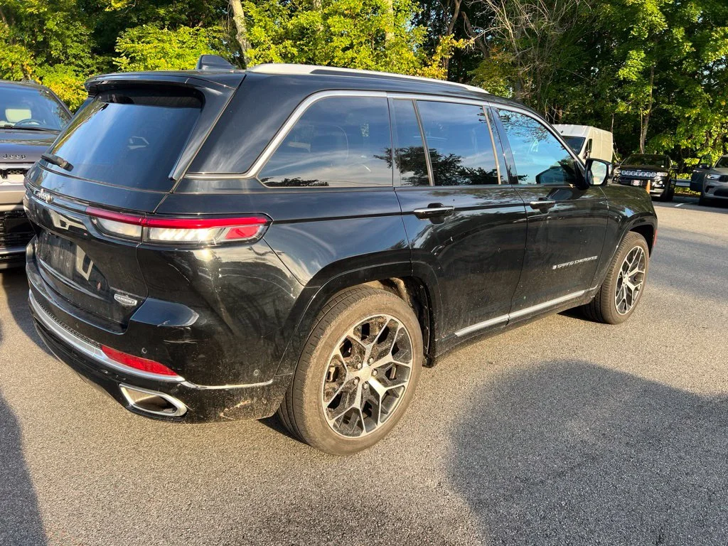 Used 2022 Black Jeep Summit Reserve image 4