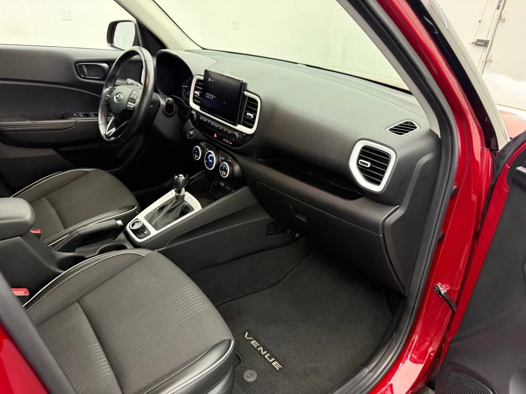 Used 2022 Red Hyundai Limited image 35