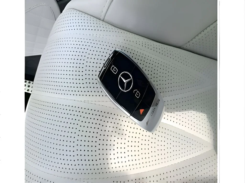 Used 2022 MANUFAKTUR Moonlight White Metallic Mercedes-Benz G63 AMG® image 21