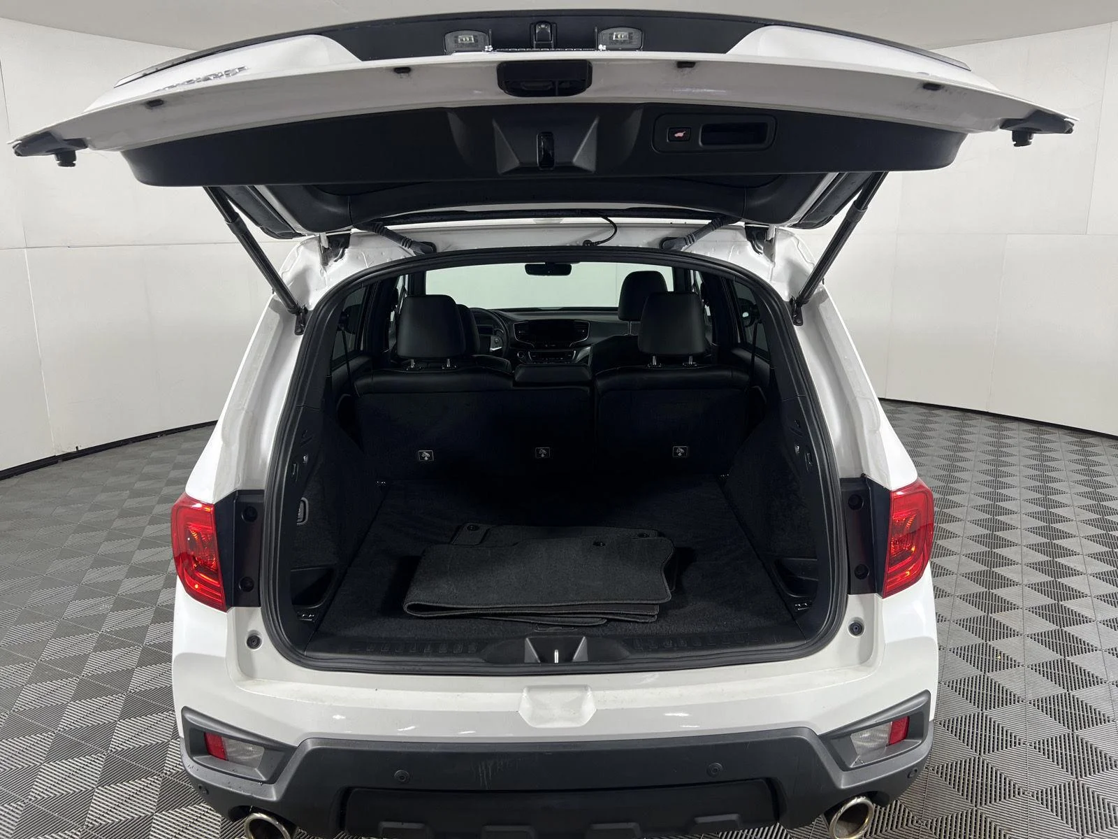 Used 2023 Platinum White Pearl Honda EX-L image 8