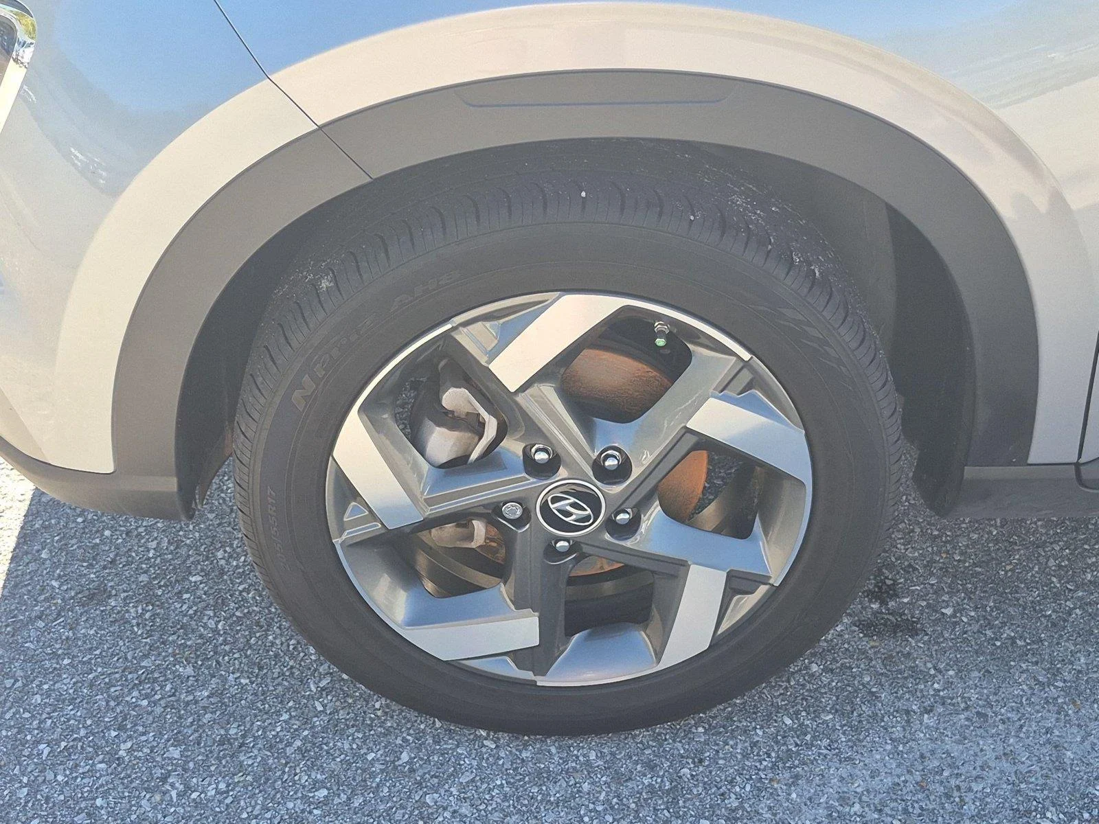 Used 2024 Shimmering Silver Hyundai SEL image 10