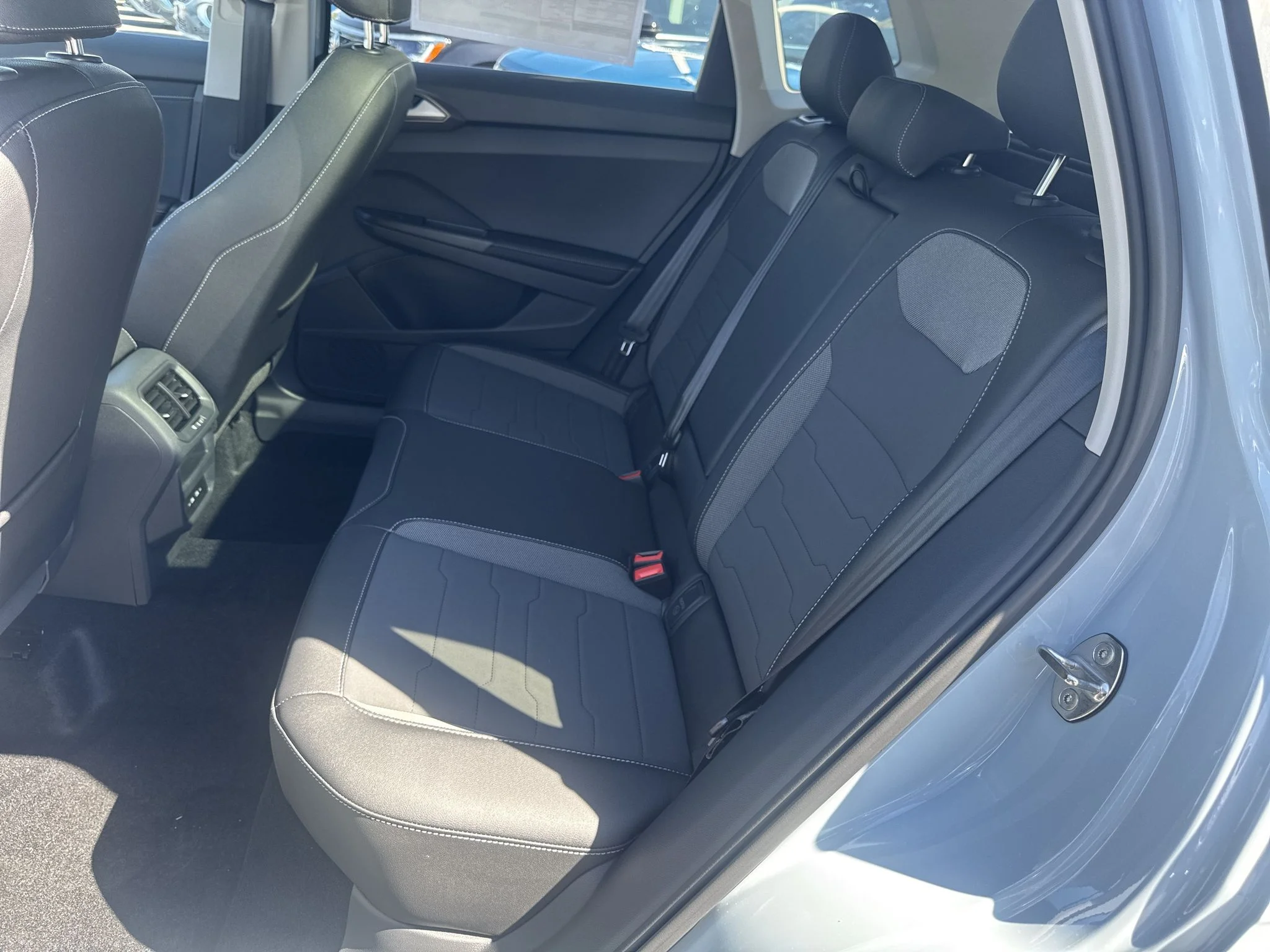 New 2027 Monument Gray w/Deep Black Roof Volkswagen SE Black image 32