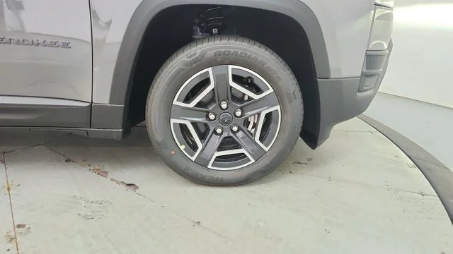 New 2026 Sting-Gray Clear-Coat Exterior Paint Jeep Laredo image 23