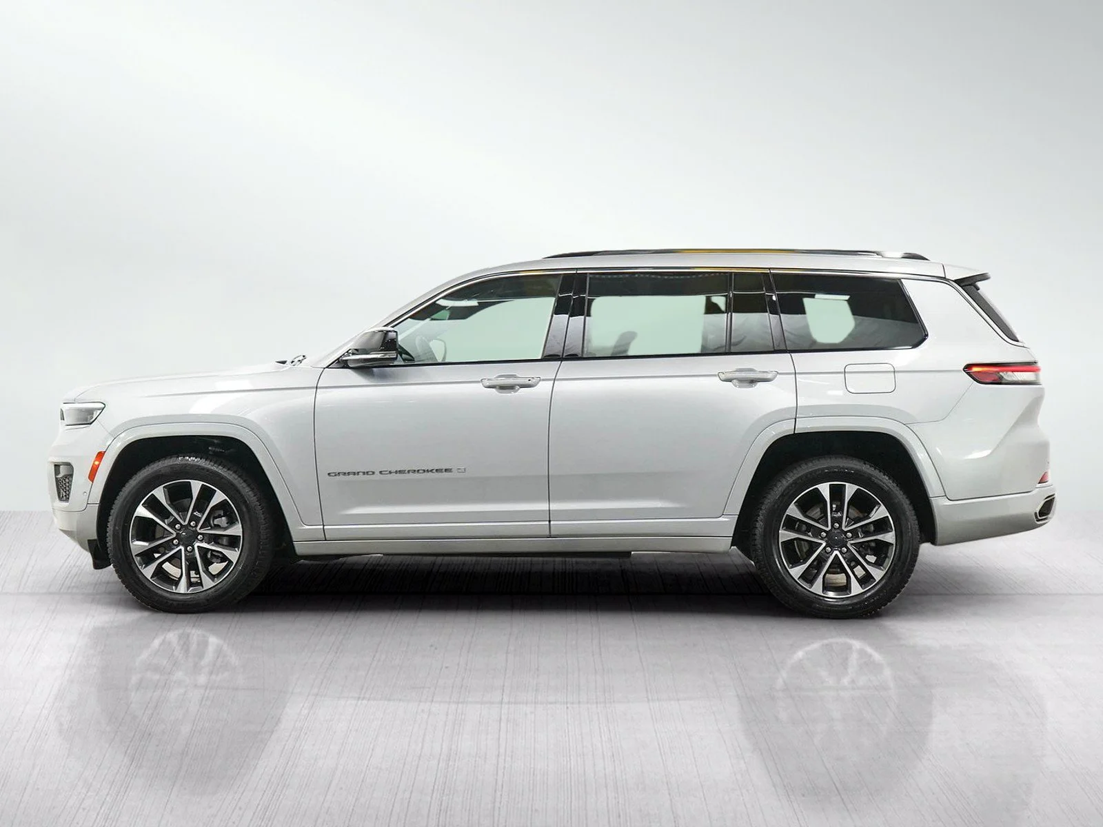 Used 2021 Jeep Grand Cherokee L Overland with VIN 1C4RJKDG8M8182853 for sale in Hopkins, Minnesota