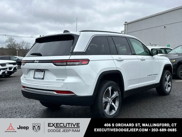 New 2026 Bright White Clear-Coat Exterior Paint Jeep Limited image 4