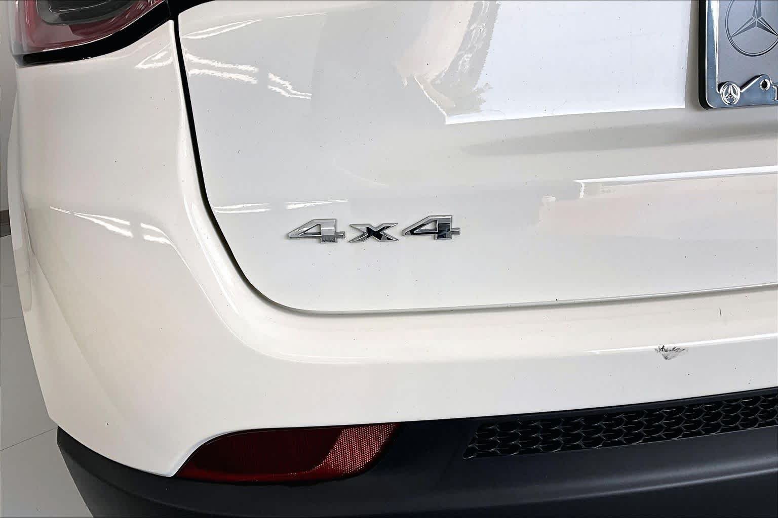 Used 2018 White Clearcoat Jeep Limited image 7