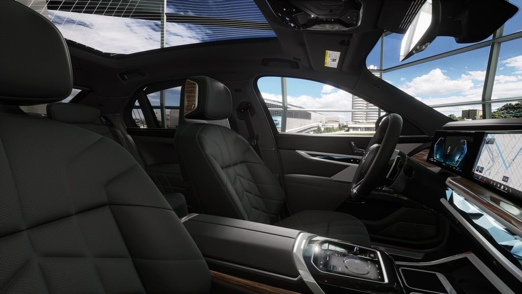 2026 BMW 7 Series 750e - Photo 39
