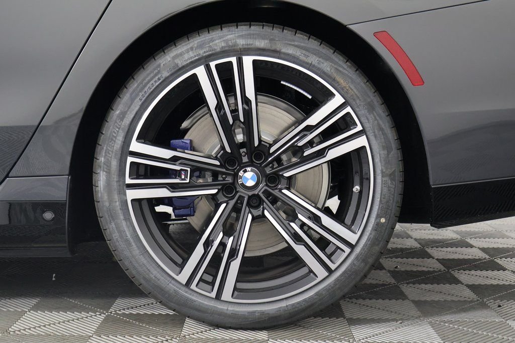 2026 BMW 7 Series 750e - Photo 10