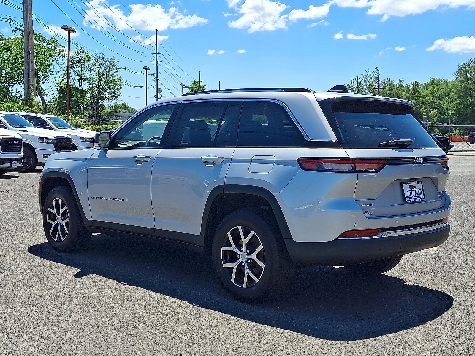 Certified Used 2023 Silver Zynith Jeep Limited image 5