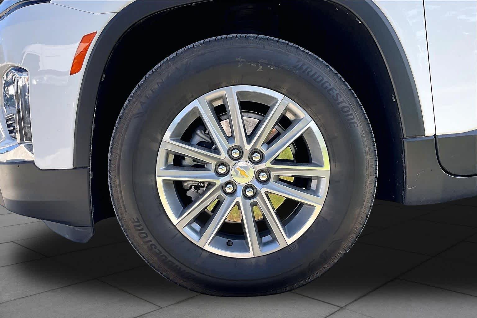 Used 2023 Summit White Chevrolet LT Cloth image 10
