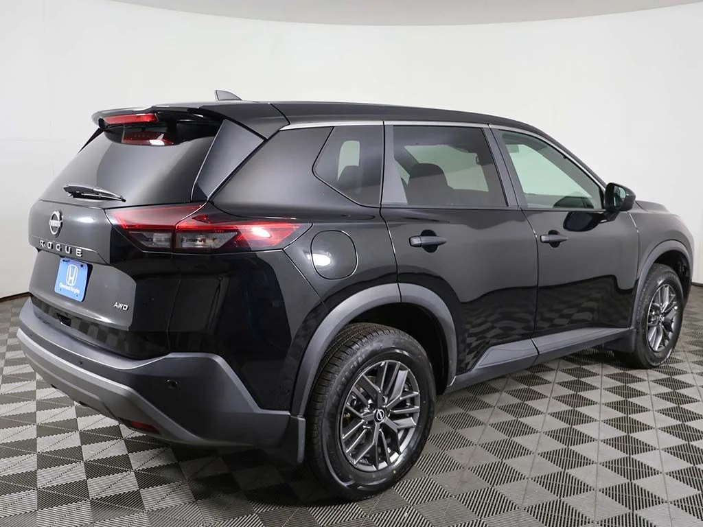 Used 2023 Super Black Nissan S image 7