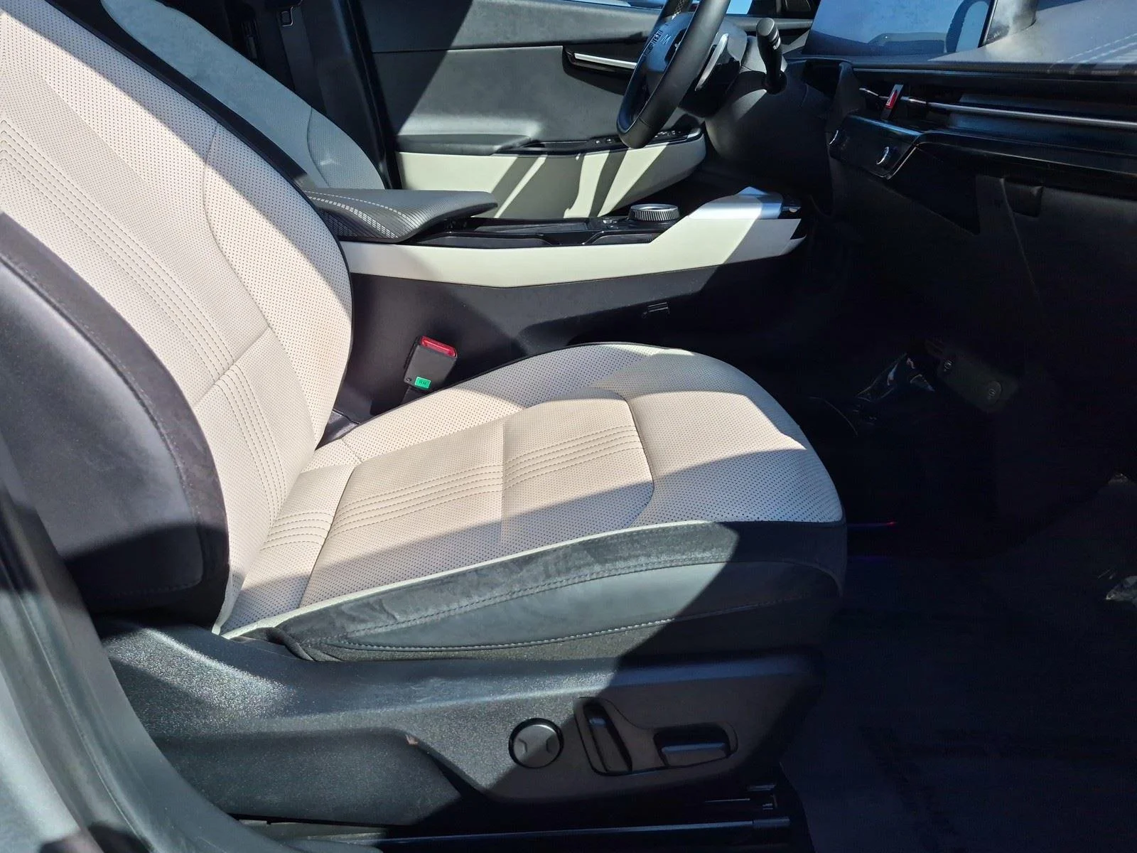 Used 2023 Steel Matte Gray Kia GT-Line image 9