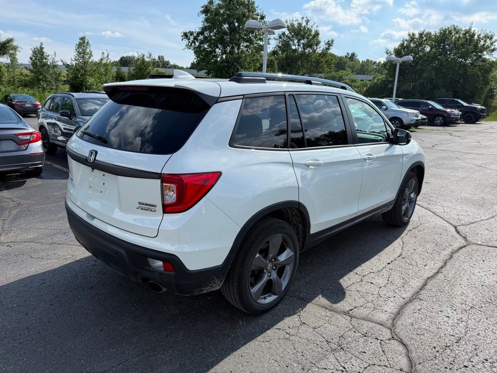 Certified Used 2019 White Diamond Pearl Honda Touring image 3