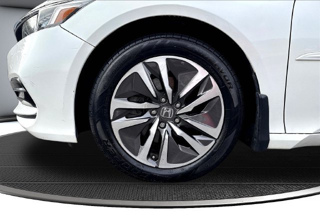 Used 2019 White Honda Touring image 36