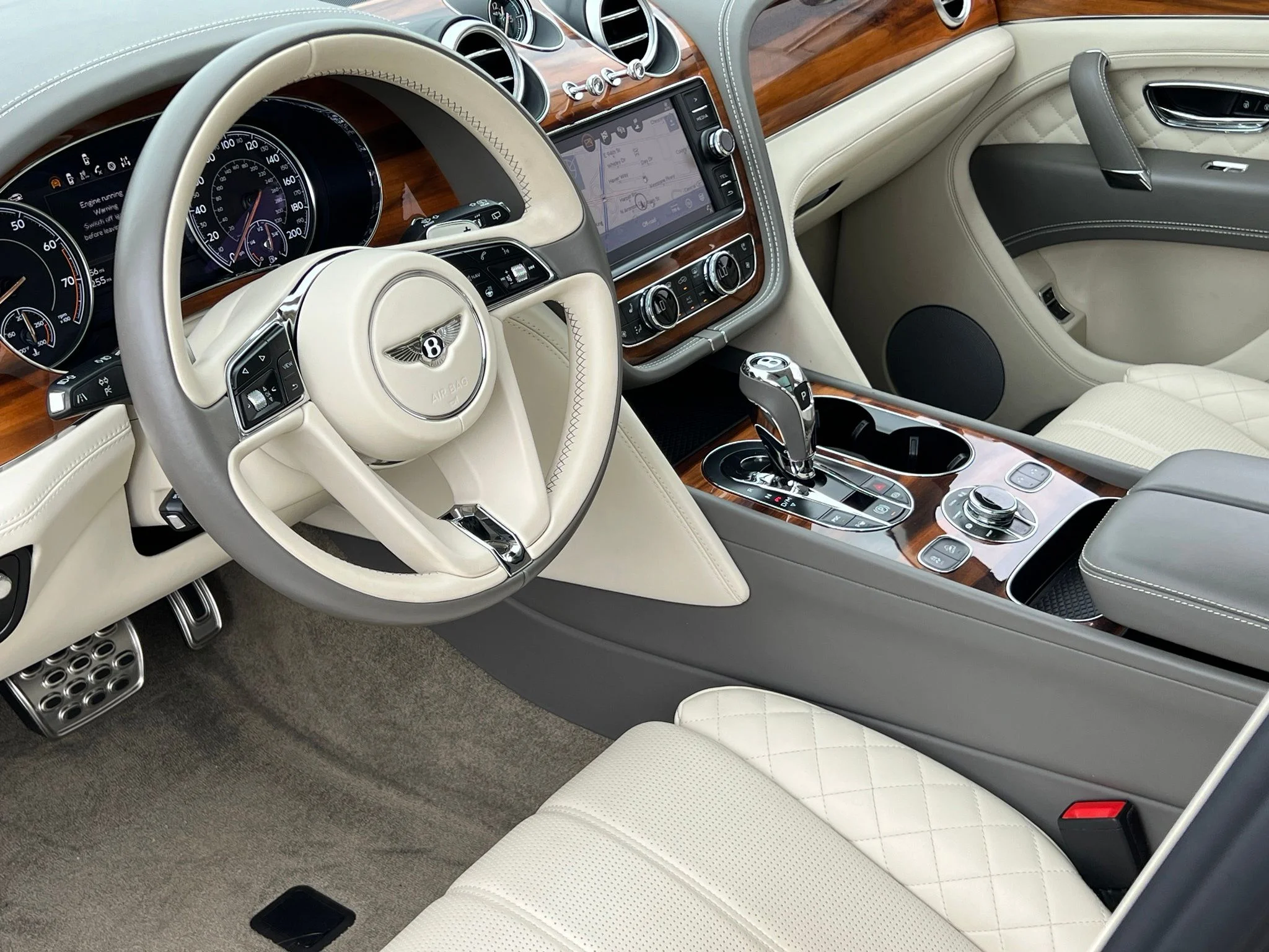 Used 2018  Bentley W12 image 2