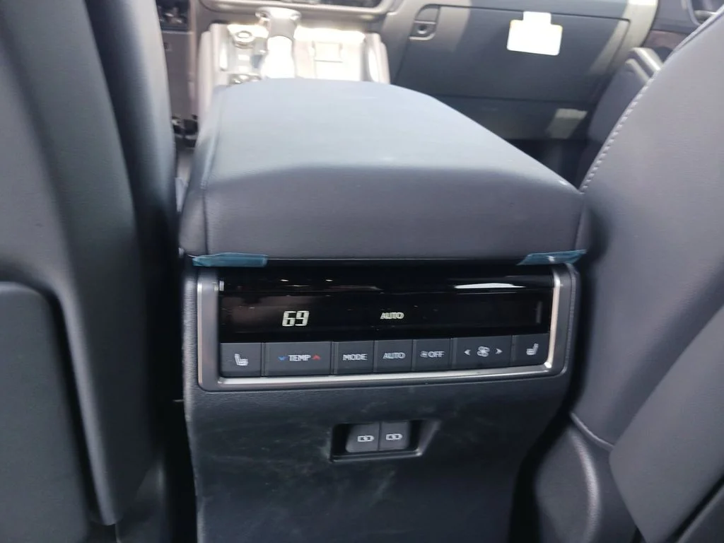 Used 2025  Lexus 550 Luxury image 24