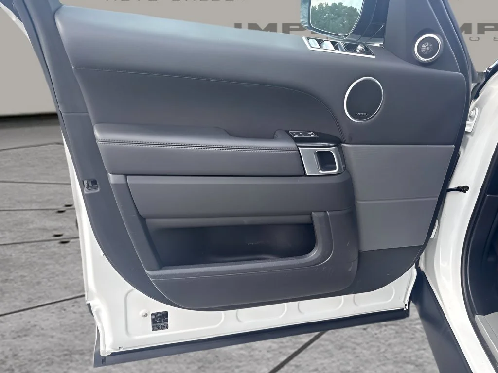 Used 2020 White Land Rover HST image 23