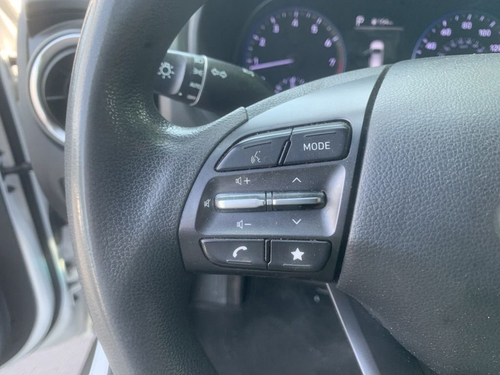 Used 2023 White Hyundai SEL image 14