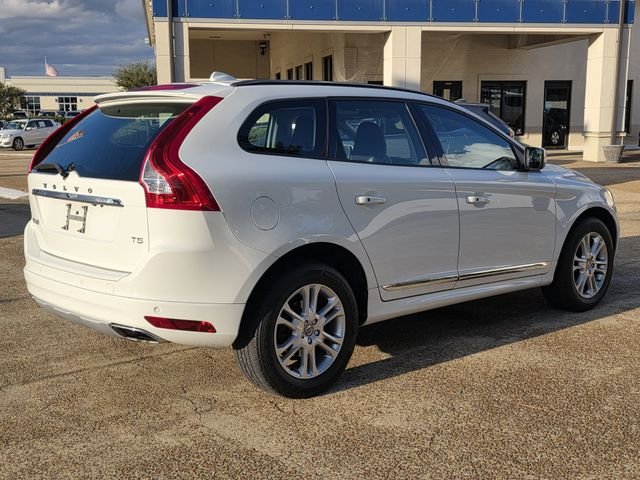 2016 Volvo XC60 T5 Drive-E photo 2