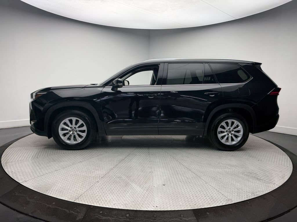 Used 2025  Toyota XLE image 5