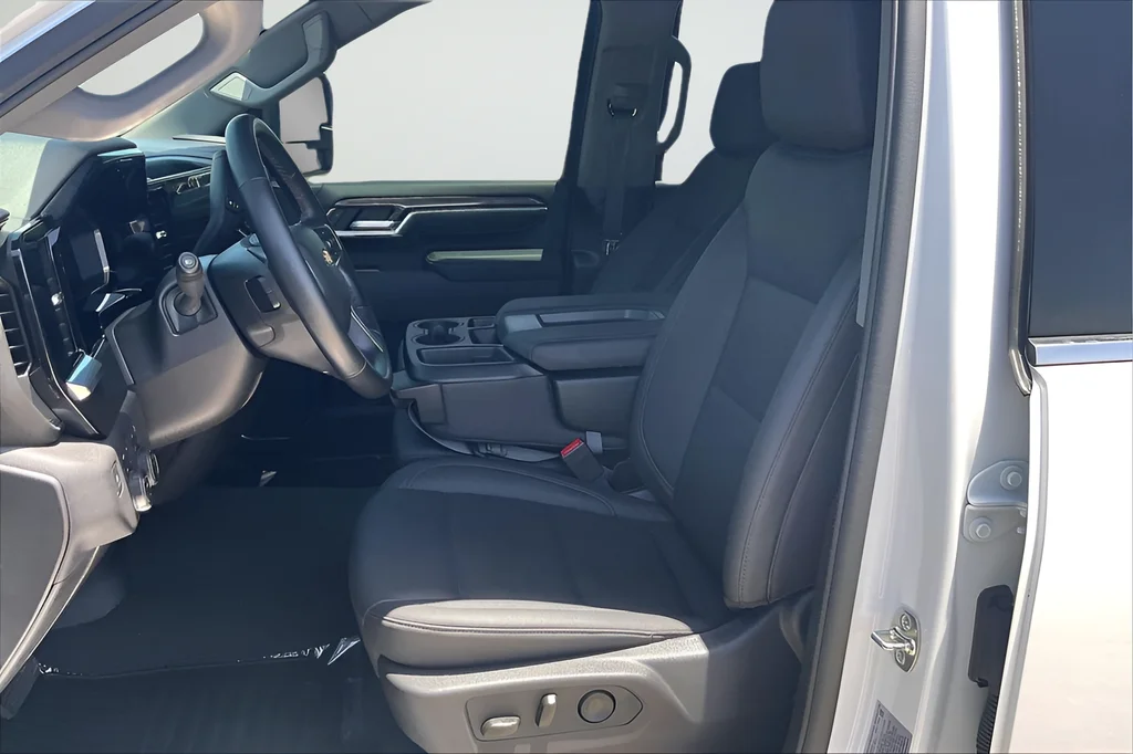 Used 2026 White Chevrolet LTZ image 18