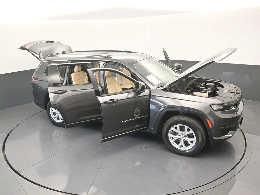 Used 2023 Baltic Gray Metallic Clearcoat Jeep Limited image 78