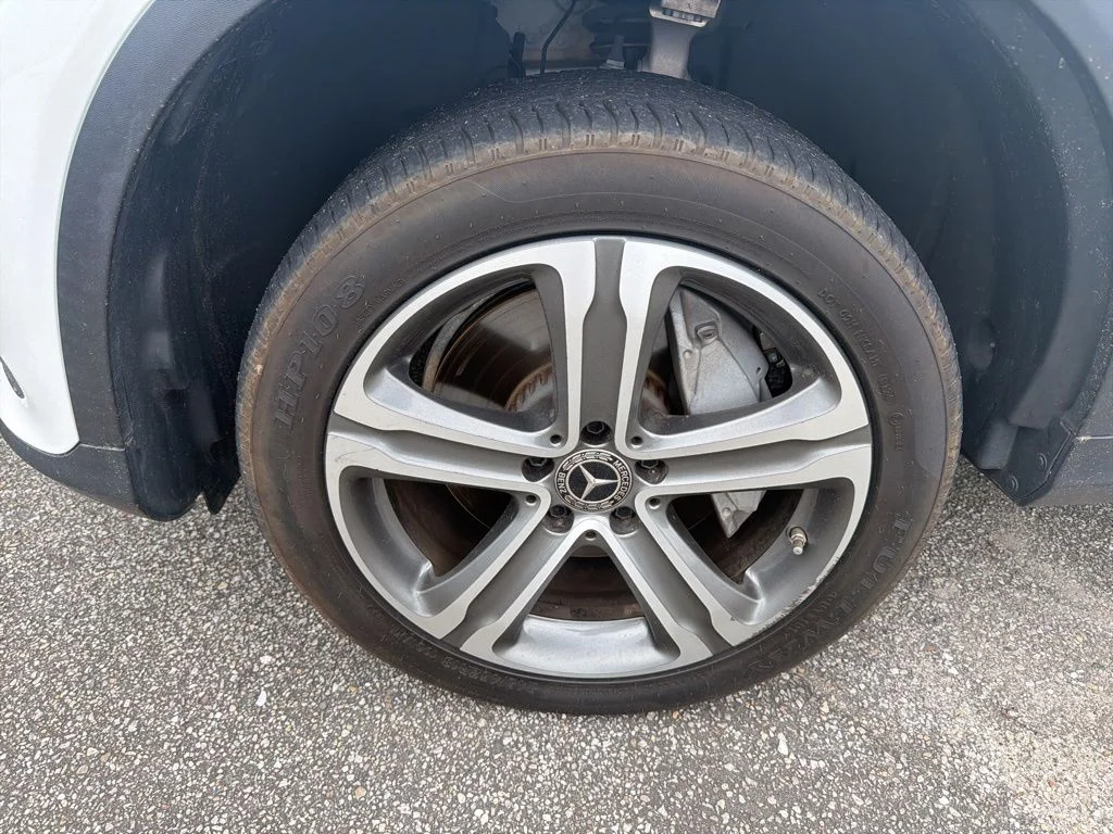 Used 2019 White Mercedes-Benz GLC 300 image 2