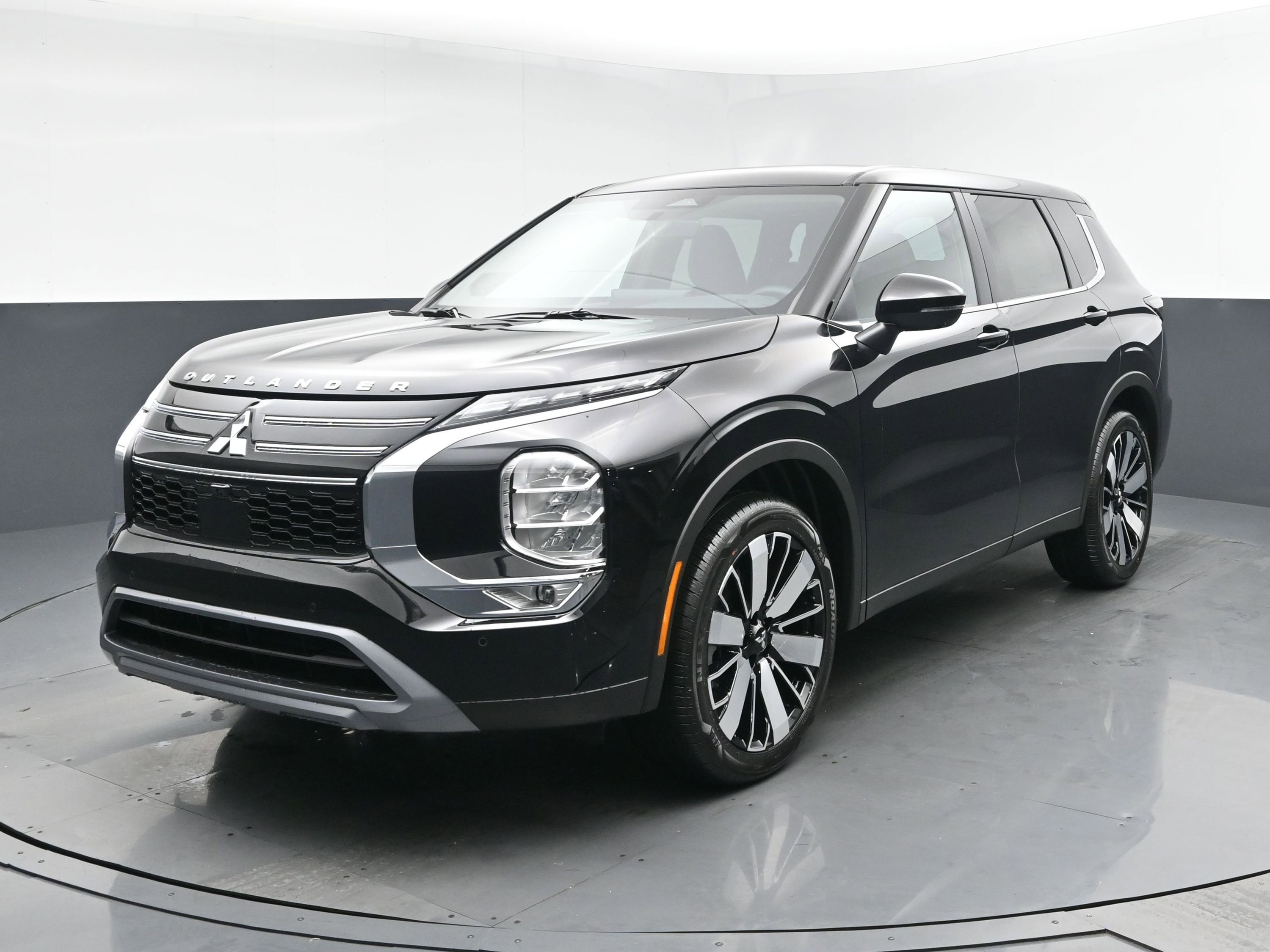 New 2026 Black Diamond Mitsubishi LE image 1