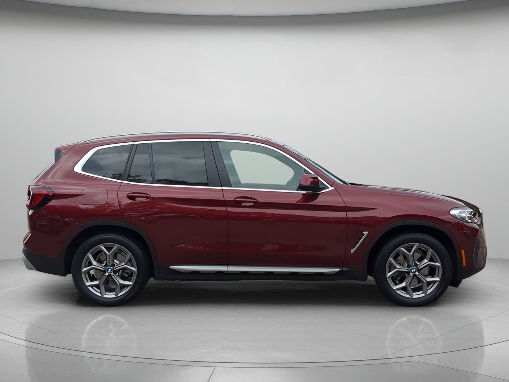 Used 2024 Aventurin Red Metallic BMW sDrive30i image 38
