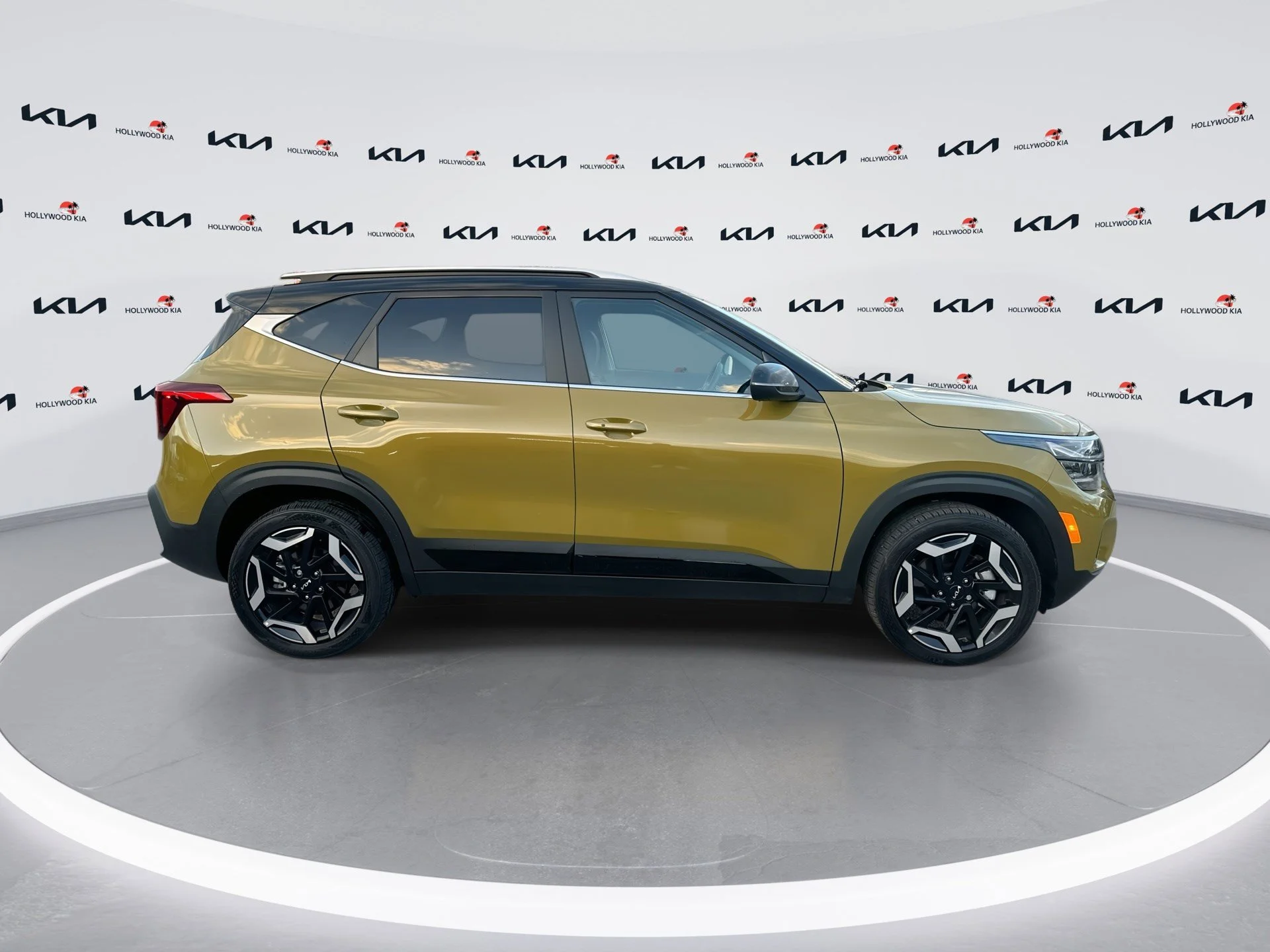 Certified Used 2024 Valais Green/Black Roof Kia SX image 9