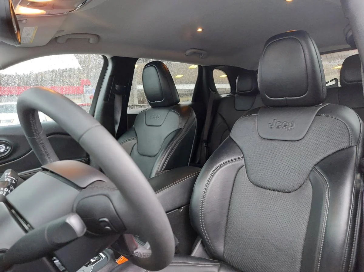 Used 2022 Grey Jeep Limited 4x4 image 15