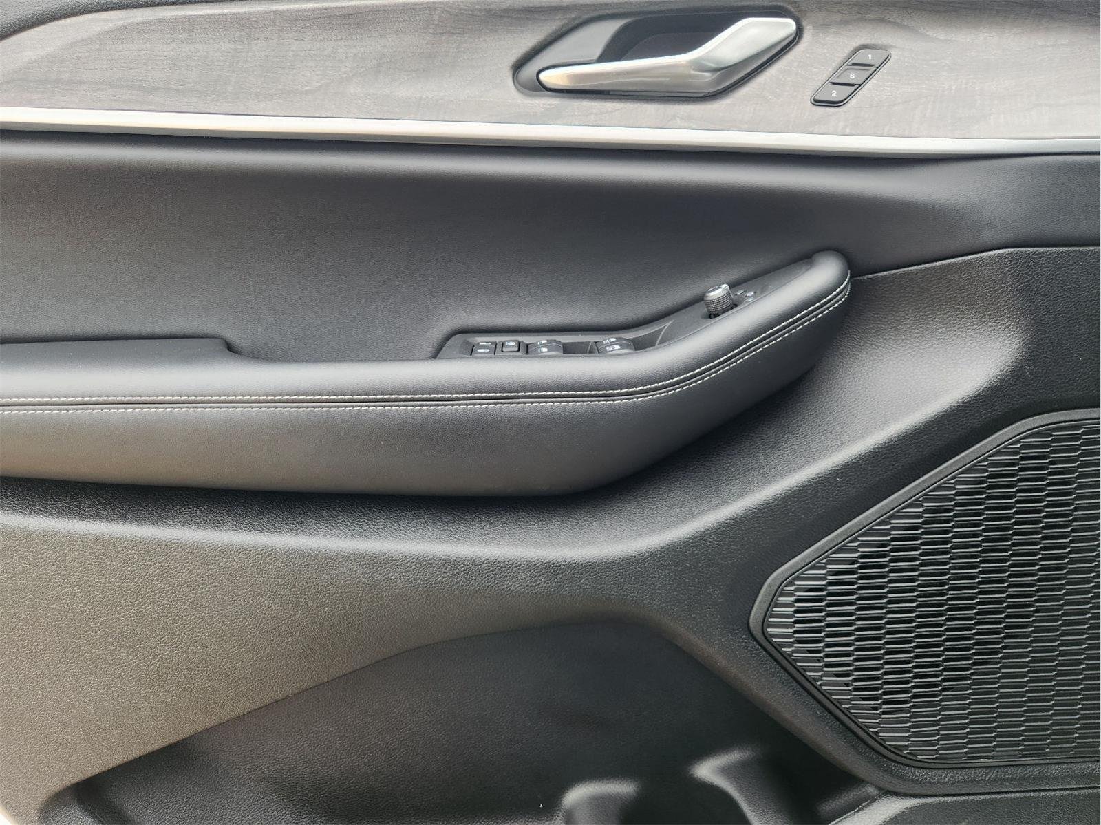 2025 Jeep Grand Cherokee L photo 24 of 35