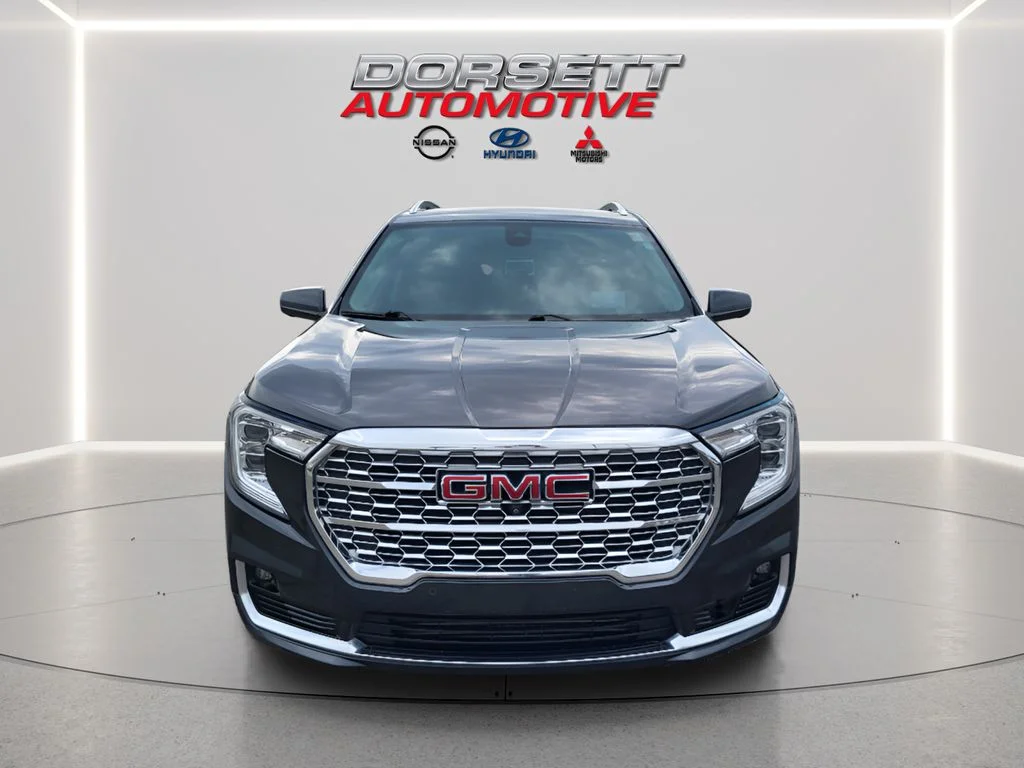 Used 2022 Hunter Metallic GMC Denali image 2