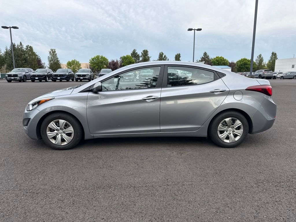 Used 2016 Shale Gray Metallic Hyundai SE image 3