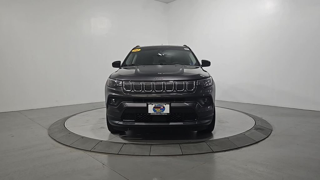 Used 2022 Gray Jeep Latitude Lux image 9