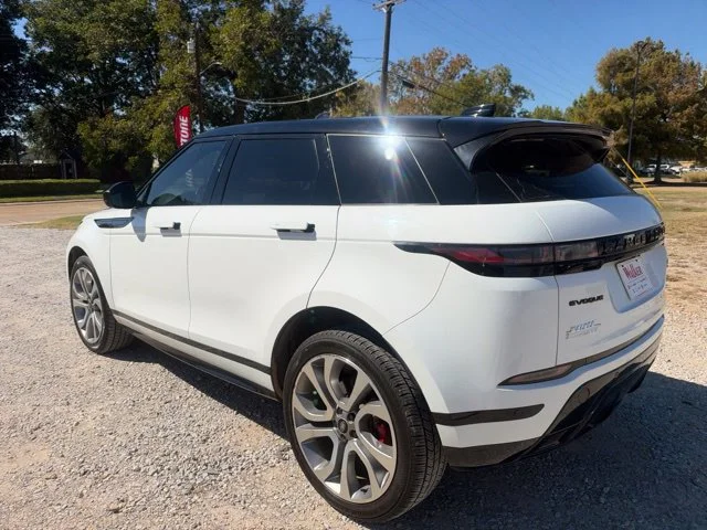 Used 2022 White Land Rover R-Dynamic SE image 10