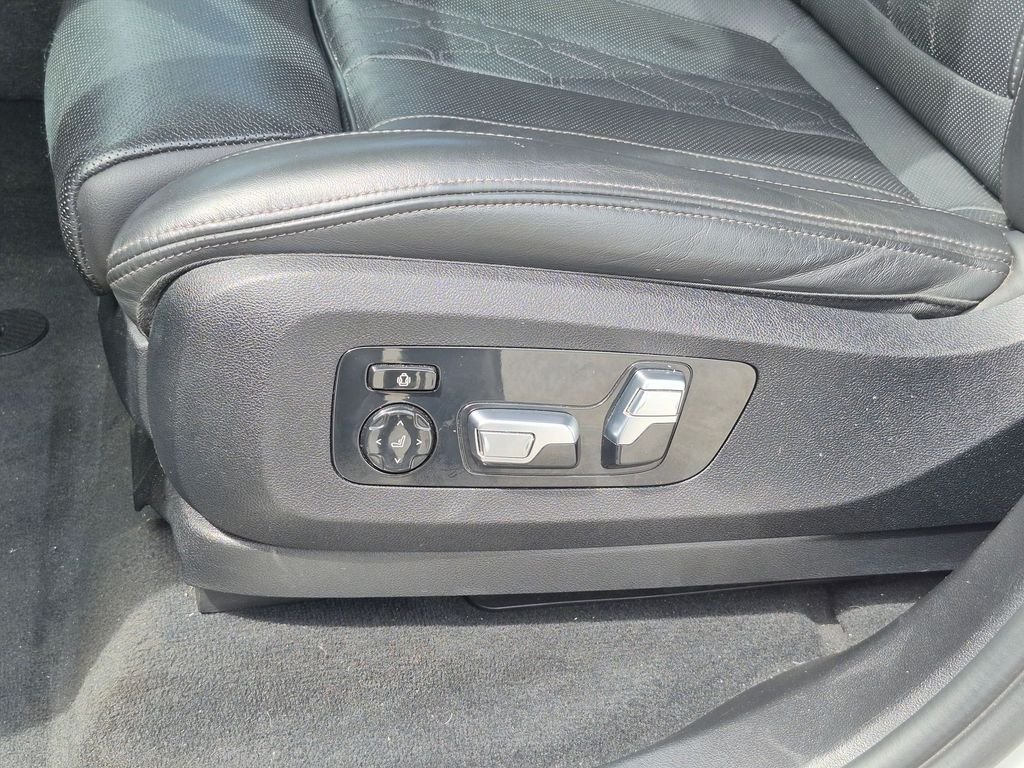 Used 2023 Mineral White Metallic BMW xDrive40i image 13