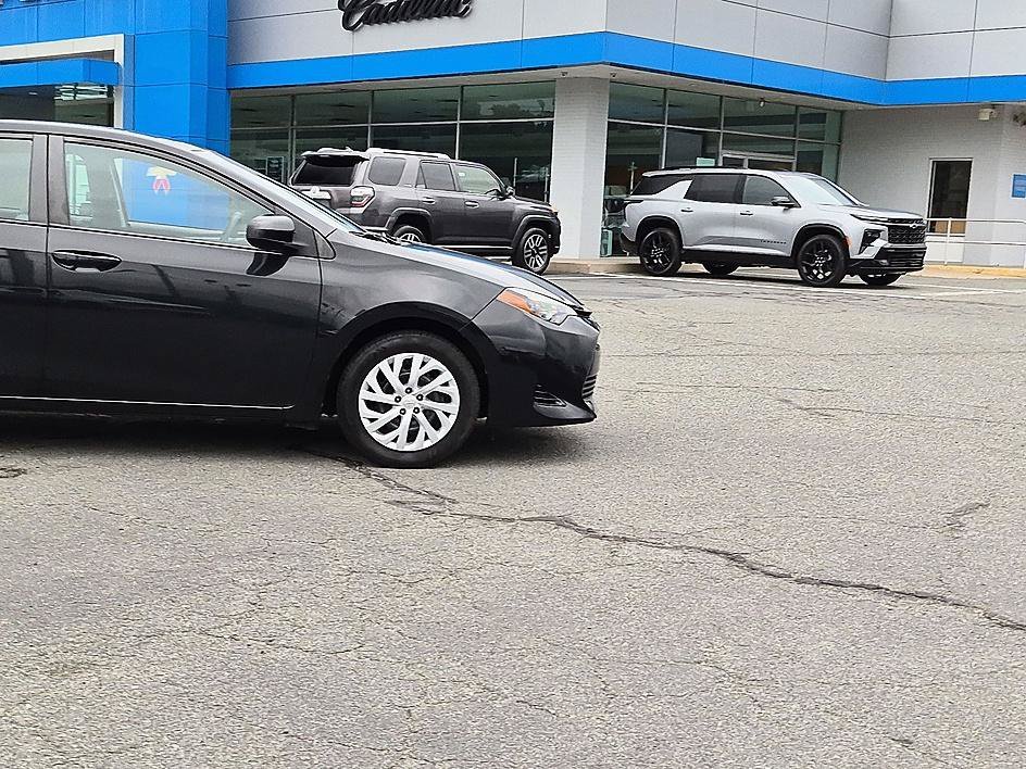 Used 2018  Toyota L image 6