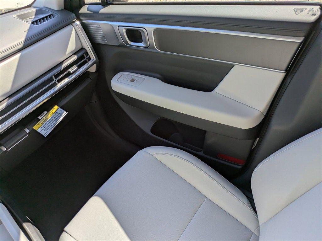 New 2026 Black Hyundai SE FWD image 17