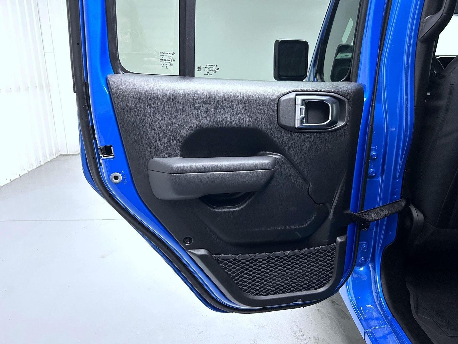 New 2026 Hydro Blue Pearl-Coat Exterior Paint Jeep Sport S image 20