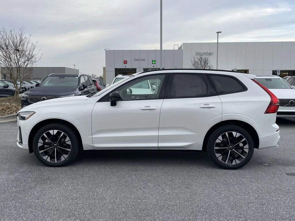 New 2026 Crystal White Volvo Plus image 25
