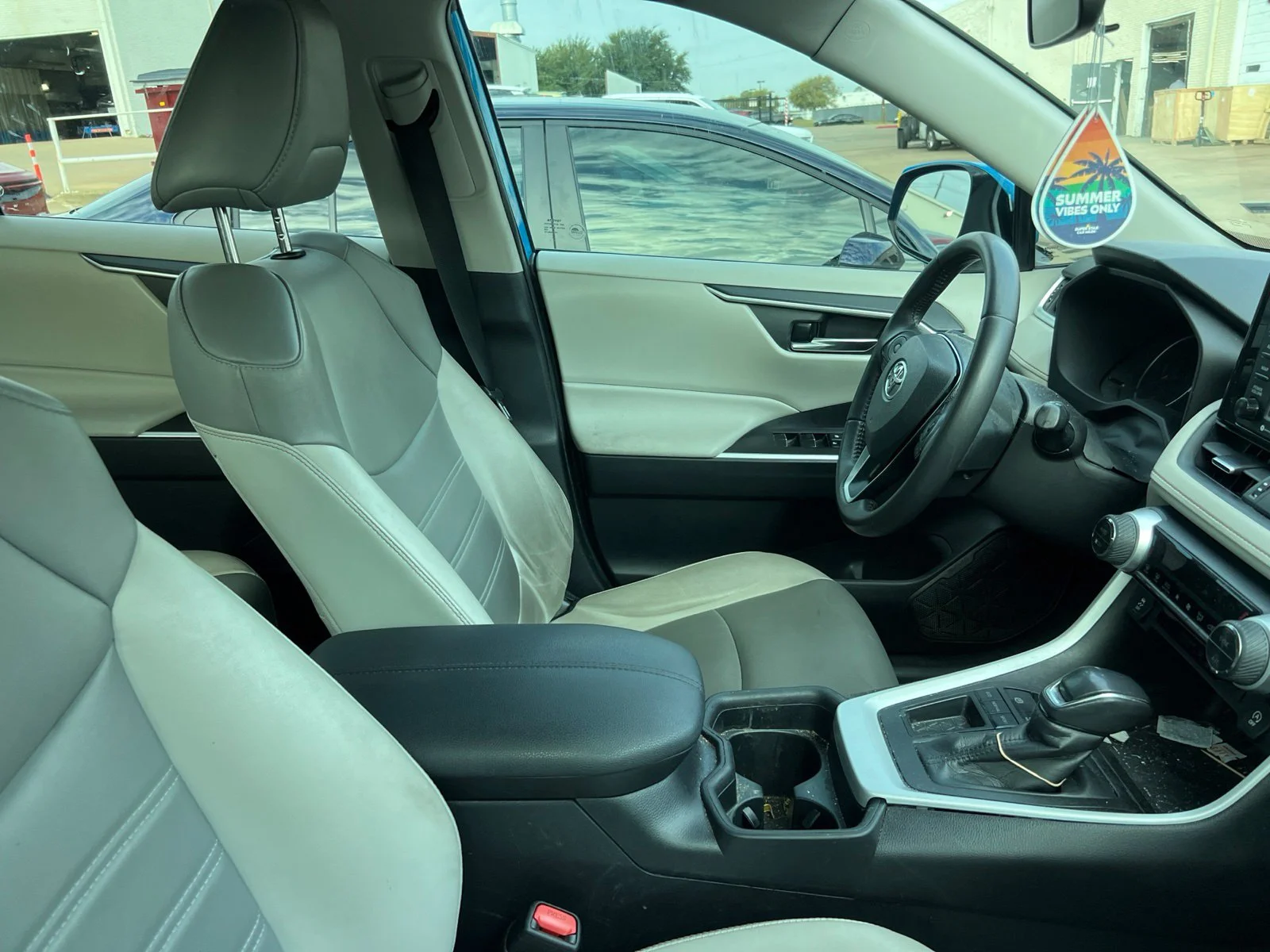Used 2021 Blue Toyota XLE Premium image 7