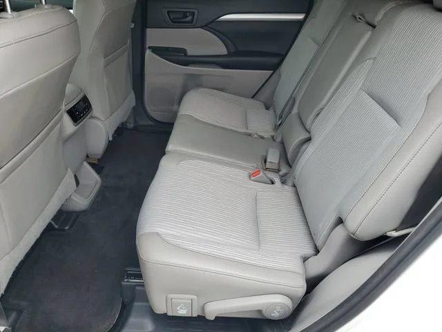 Used 2016 Blizzard Pearl Toyota LE Plus image 22