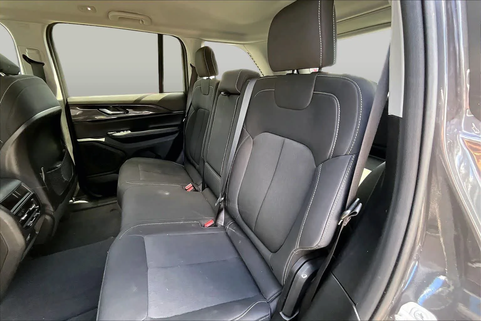 Used 2023 Baltic Gray Metallic Clearcoat Jeep Laredo image 40